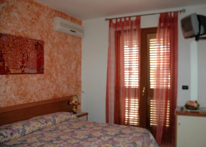 Oda ve Kahvaltı Marina 3*