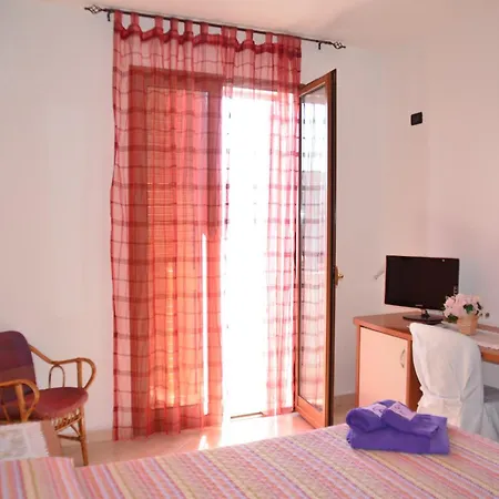 לינה וארוחת בוקר Marina